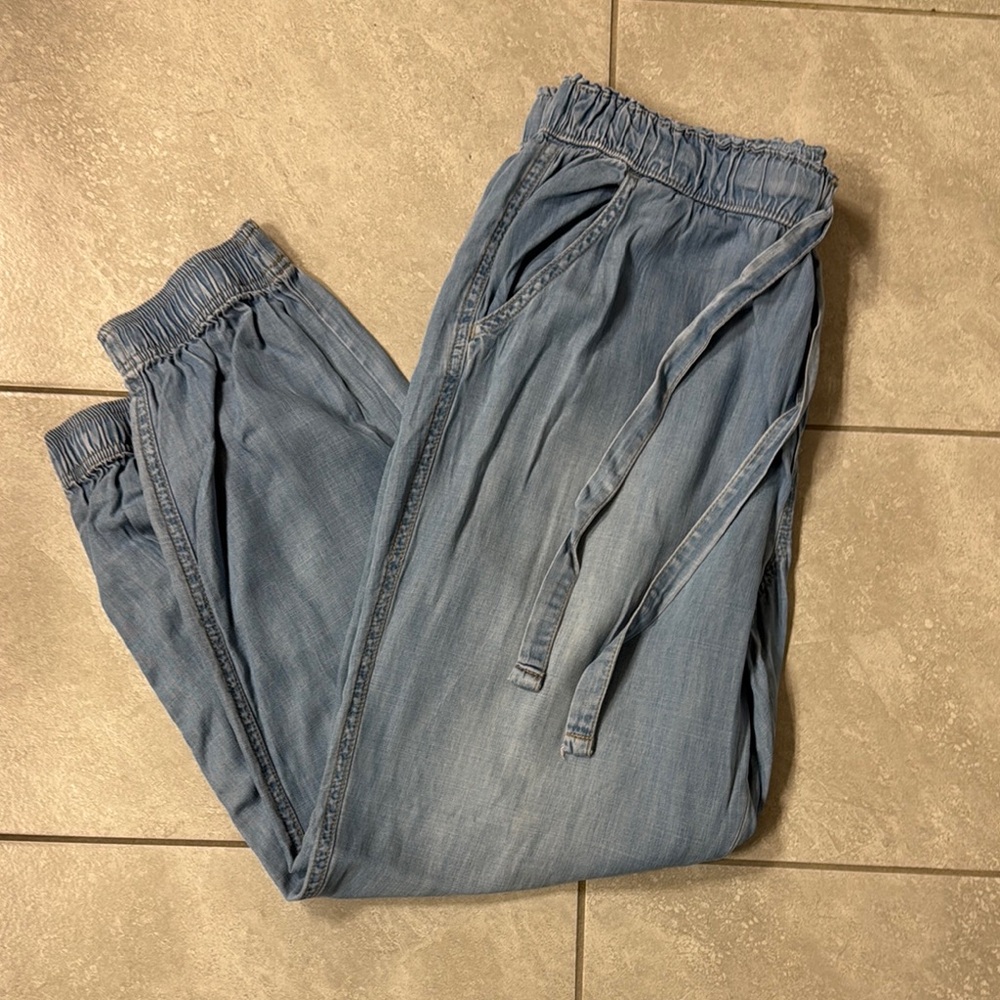Knox Rose Woman’s baggy Blue Jeans. Size large NWOT.